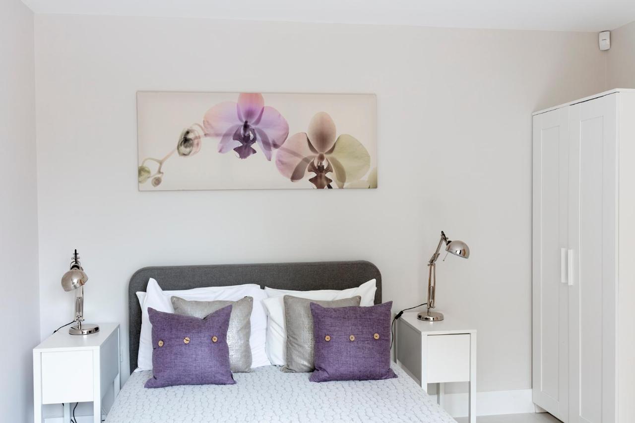 Immaculate Central Windsor Town House With Parking Exterior foto