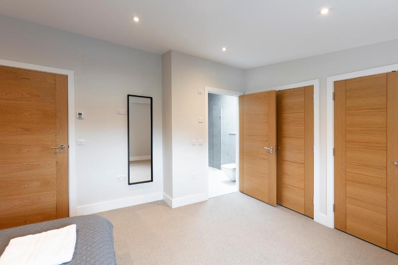 Immaculate Central Windsor Town House With Parking Exterior foto